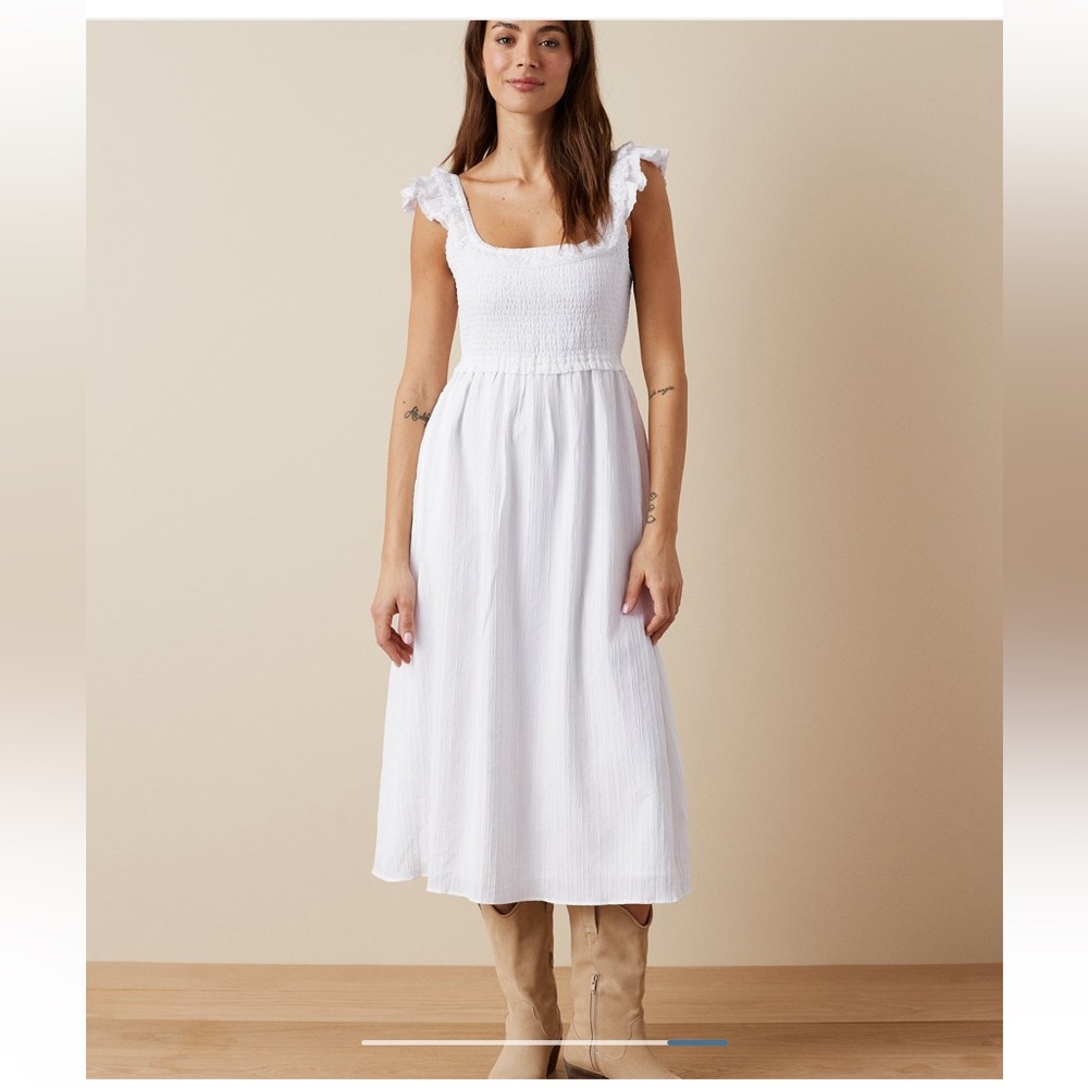 Flutter sleeves midi dress